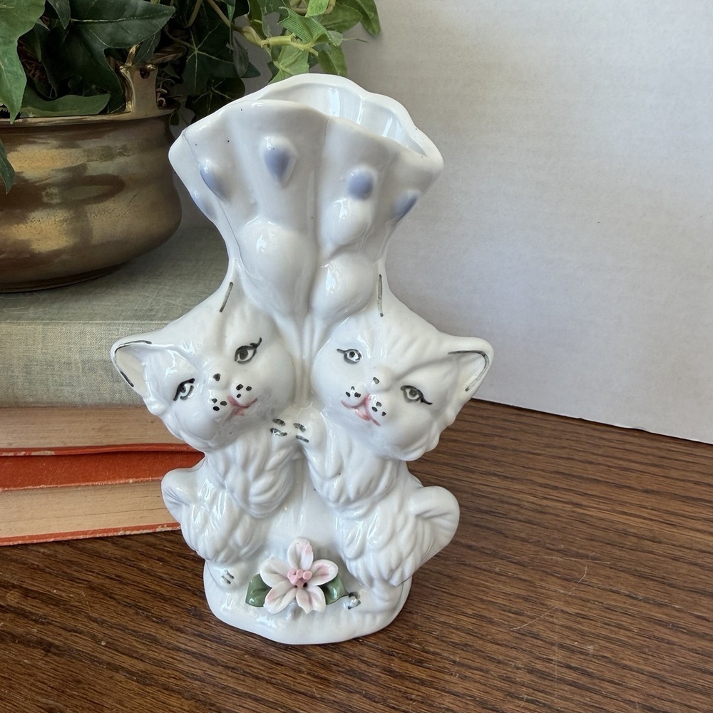 Vintage Sophia Ann Porcelain Double Cat Vase 7" H Embossed Flower‎ Textured